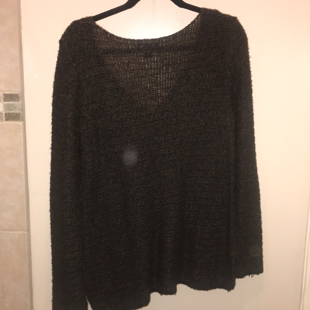 green sweater - Picture 2 of 2